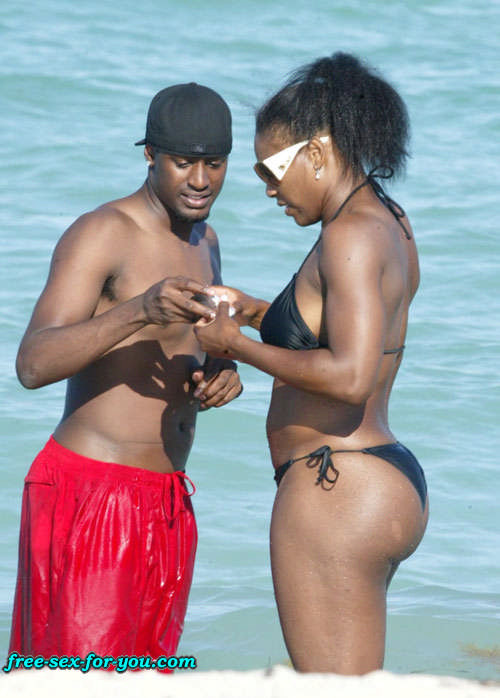 Serena Williams in black bikini on beach with her boyfriend #75433357
