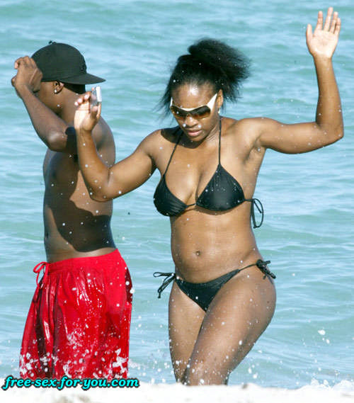 Serena Williams in black bikini on beach with her boyfriend #75433404