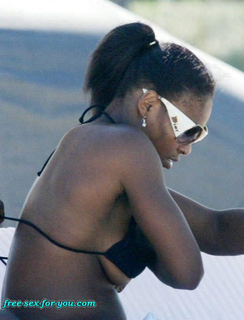 Serena Williams in black bikini on beach with her boyfriend #75433411