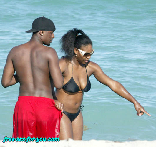 Serena Williams in black bikini on beach with her boyfriend #75433441
