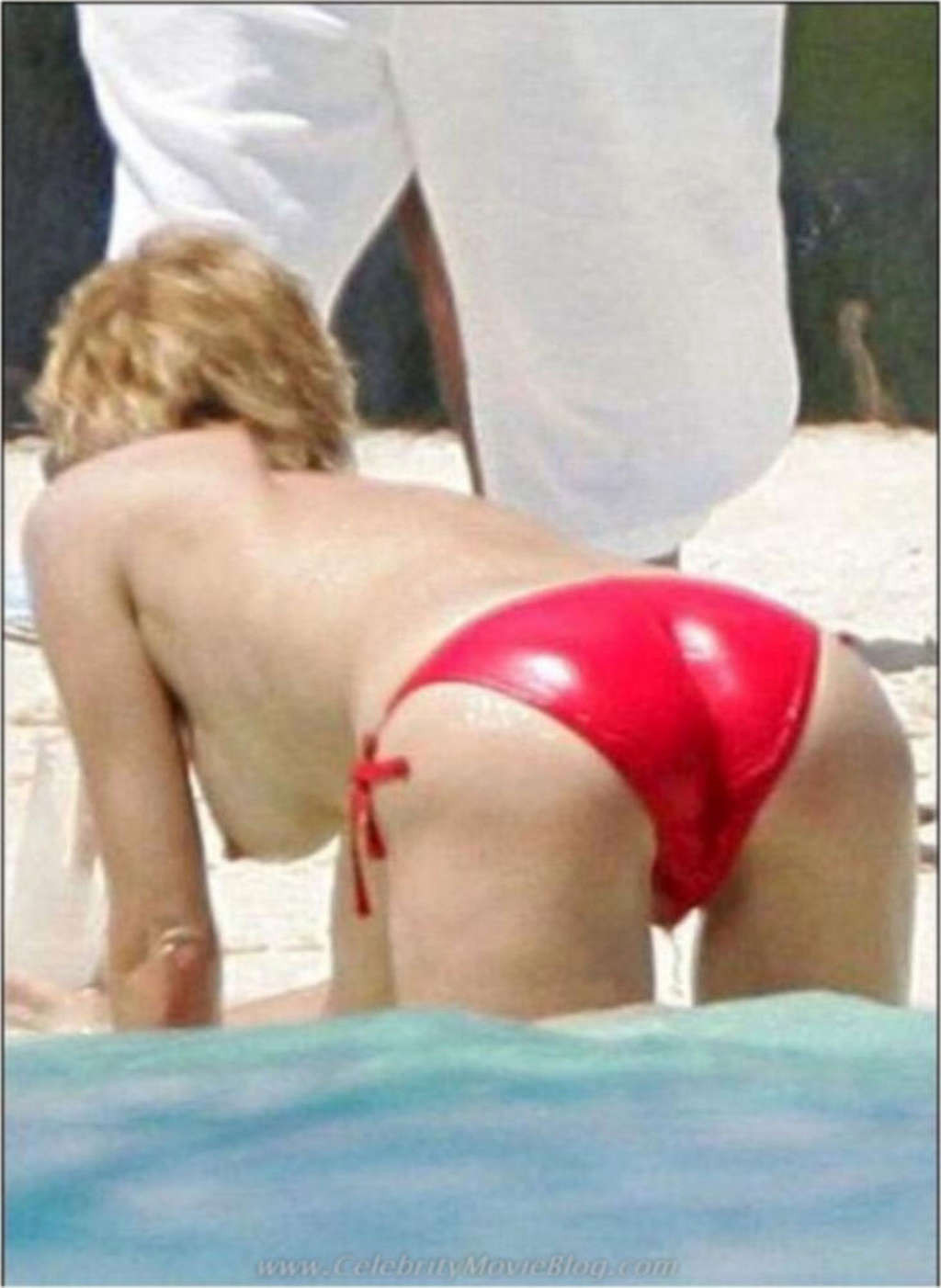 Sharon stone mostrando su dulce y sexy coño bajo la falda
 #75362577