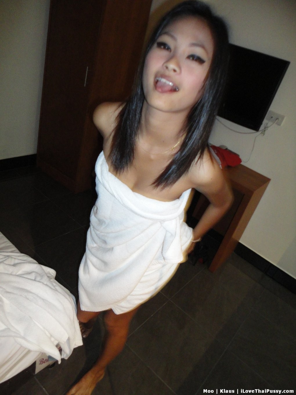 Heiße thailändische Teenie-Nutte, die dafür bezahlt wird, einen schwedischen Sextouristen im Urlaub zu ficken, asiatisches Babe
 #68307709