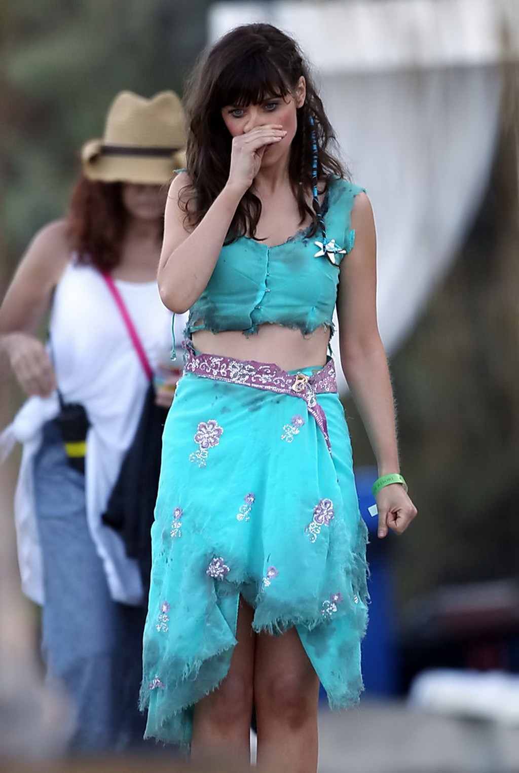 Zooey Deschanel busty and leggy wearing blue belly top and short skirt on New Gi #75222324