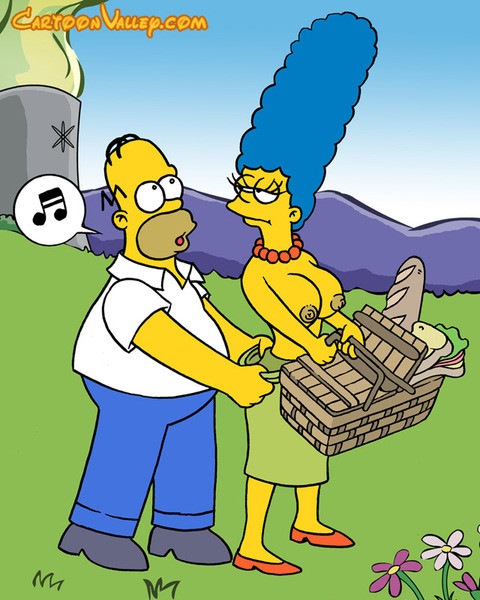 Marge sorprende a Homer en el trabajo con una cesta de comida, invitándolo a un picn
 #69384262
