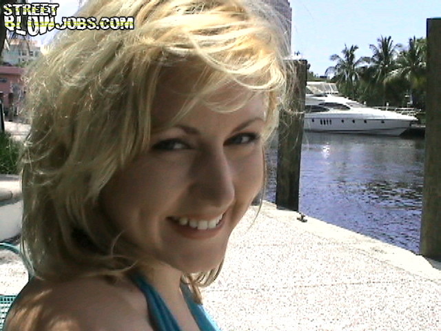 Hot Amateur Babe wird auf Spion-Kamera erwischt, wie sie einen Fremden bläst
 #74511037