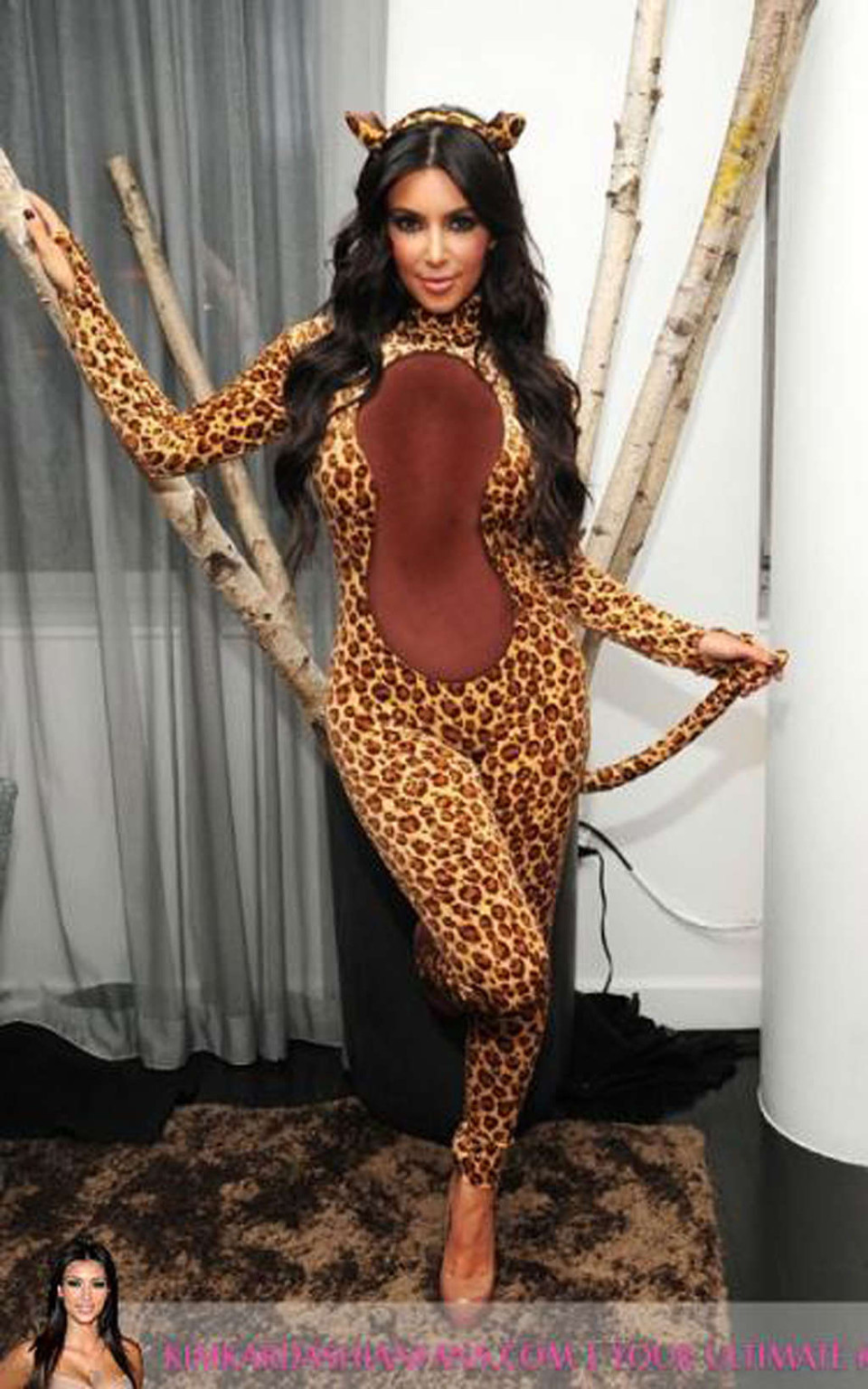 Kim Kardashian entblößt sexy Körper und ficken riesige Brüste
 #75328320