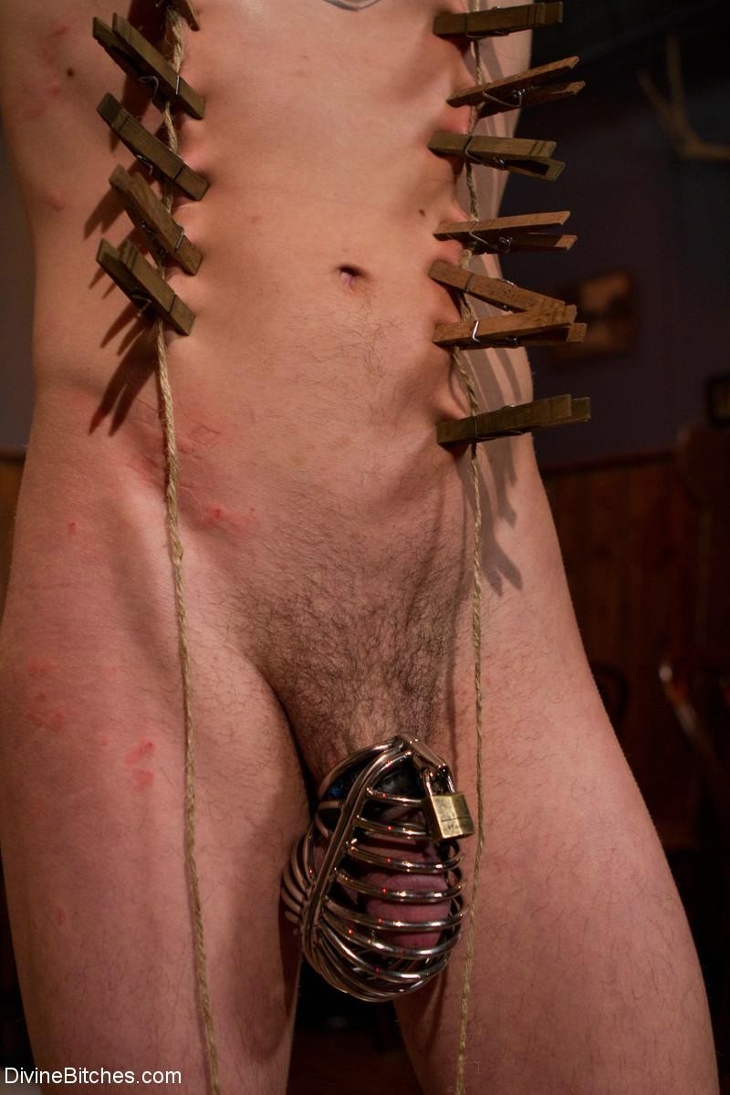 Kinky femdom legato e strap-on scopato ragazzo schiavo #71981332
