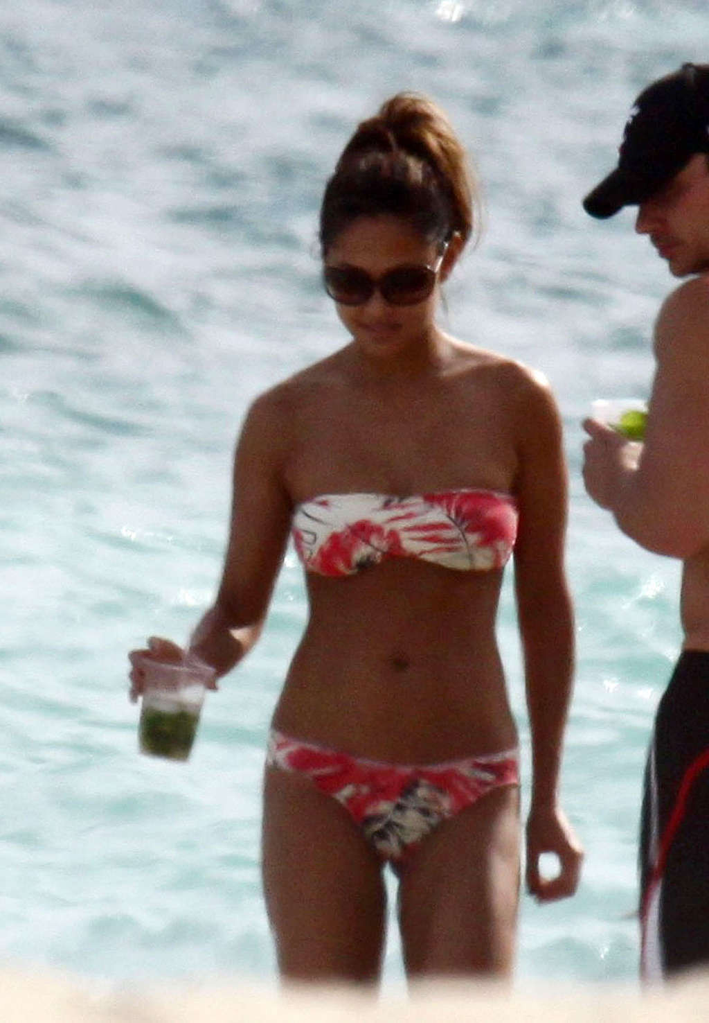 Vanessa minnillo che mostra il suo dolce culo e il suo corpo sexy in bikini
 #75372193