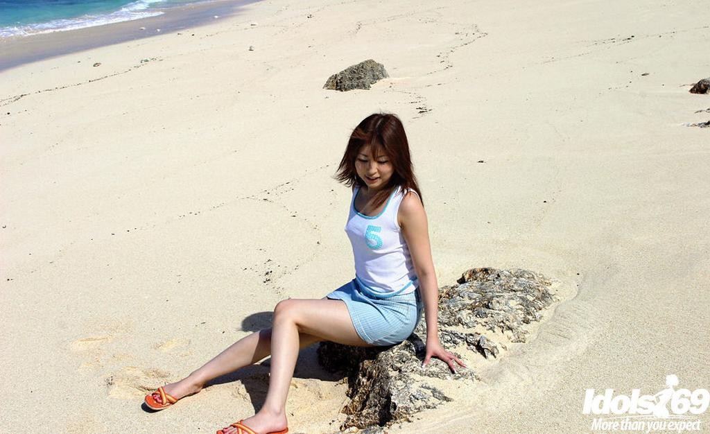 Tiny titted petite Asian teen slips off thong and poses on beach #69963767