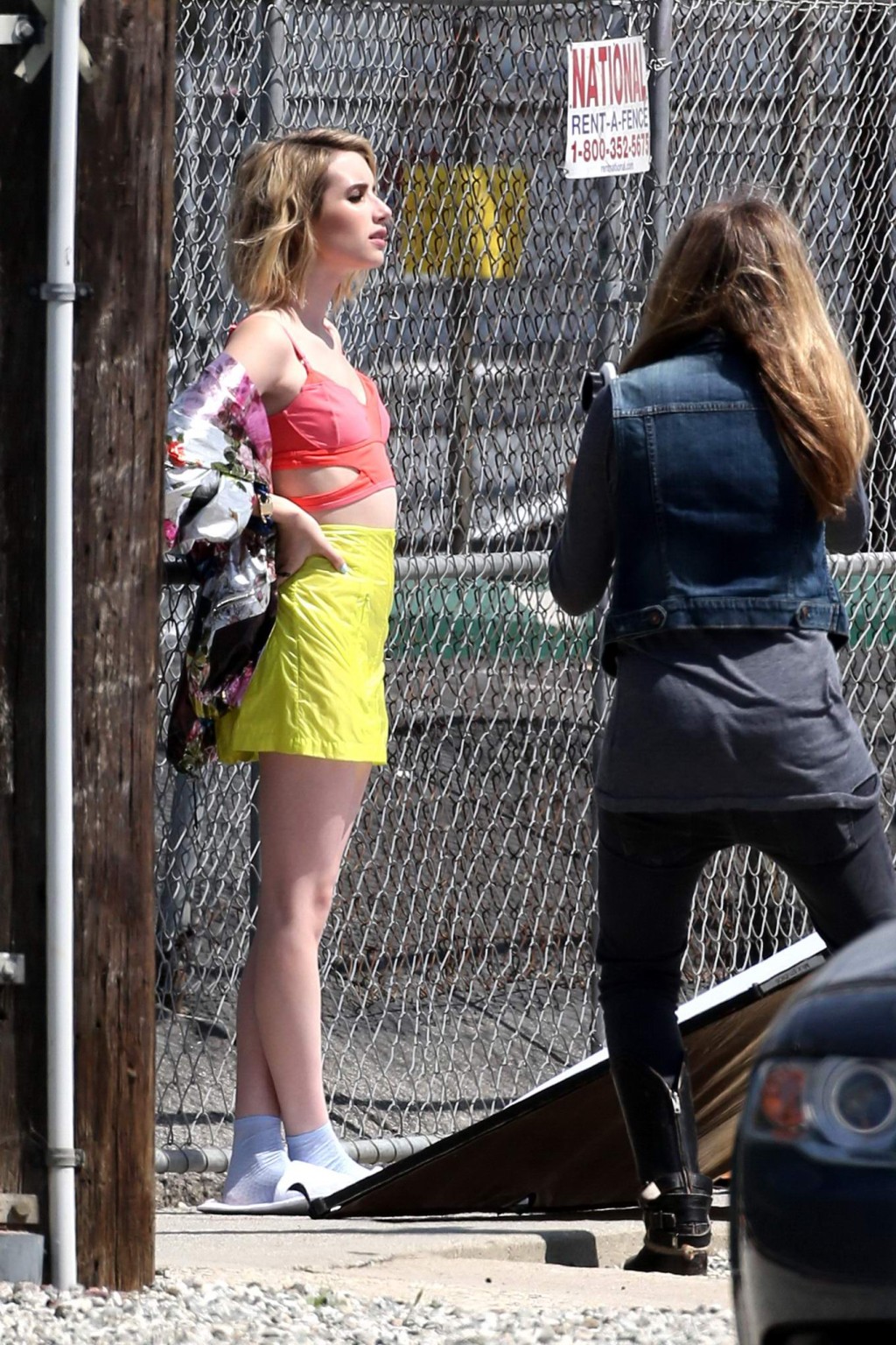 Emma roberts in sommerlich bunten sexy Outfits beim Fotoshooting für elle canada
 #75200939