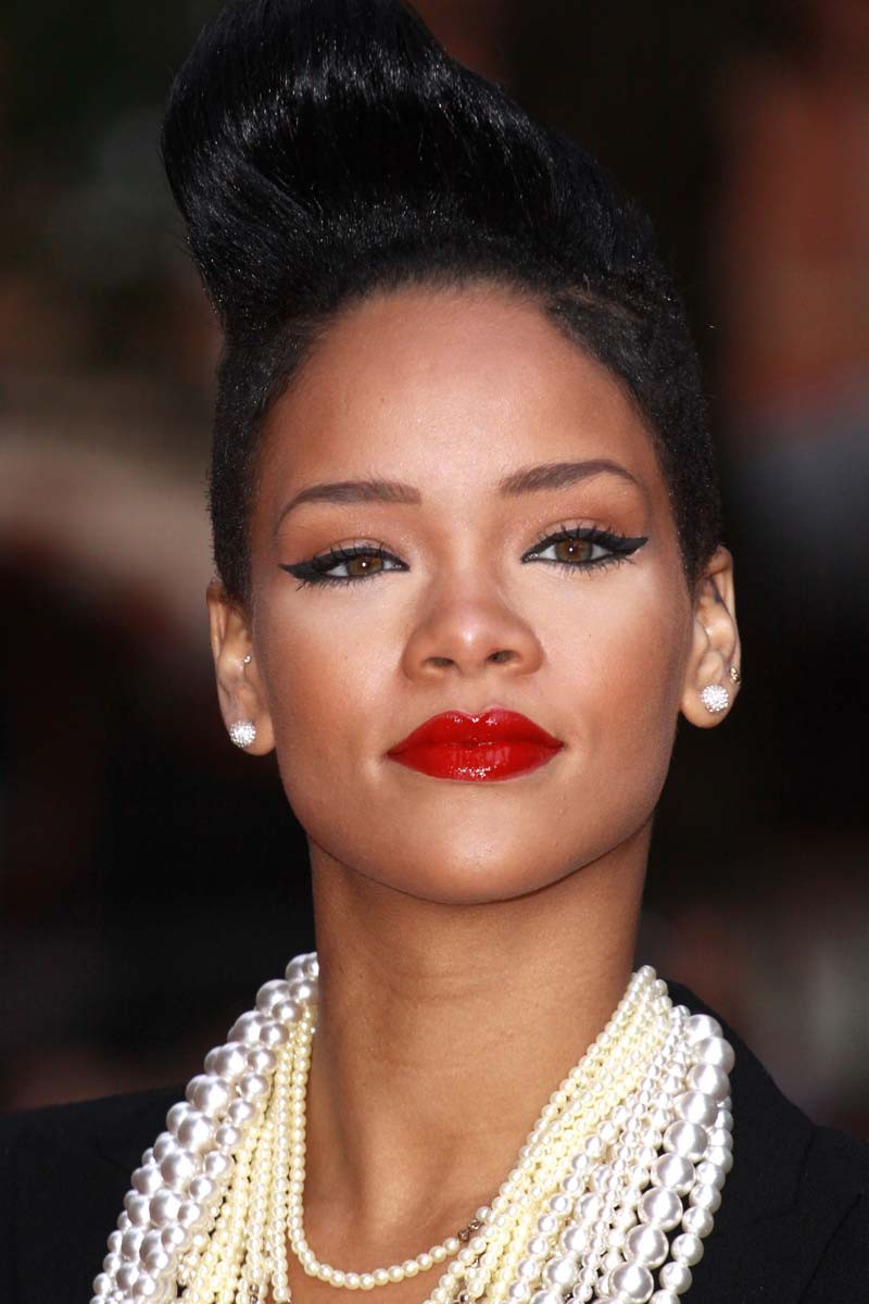 Rihannaは彼女の見事な黒いボディを示す
 #75387246