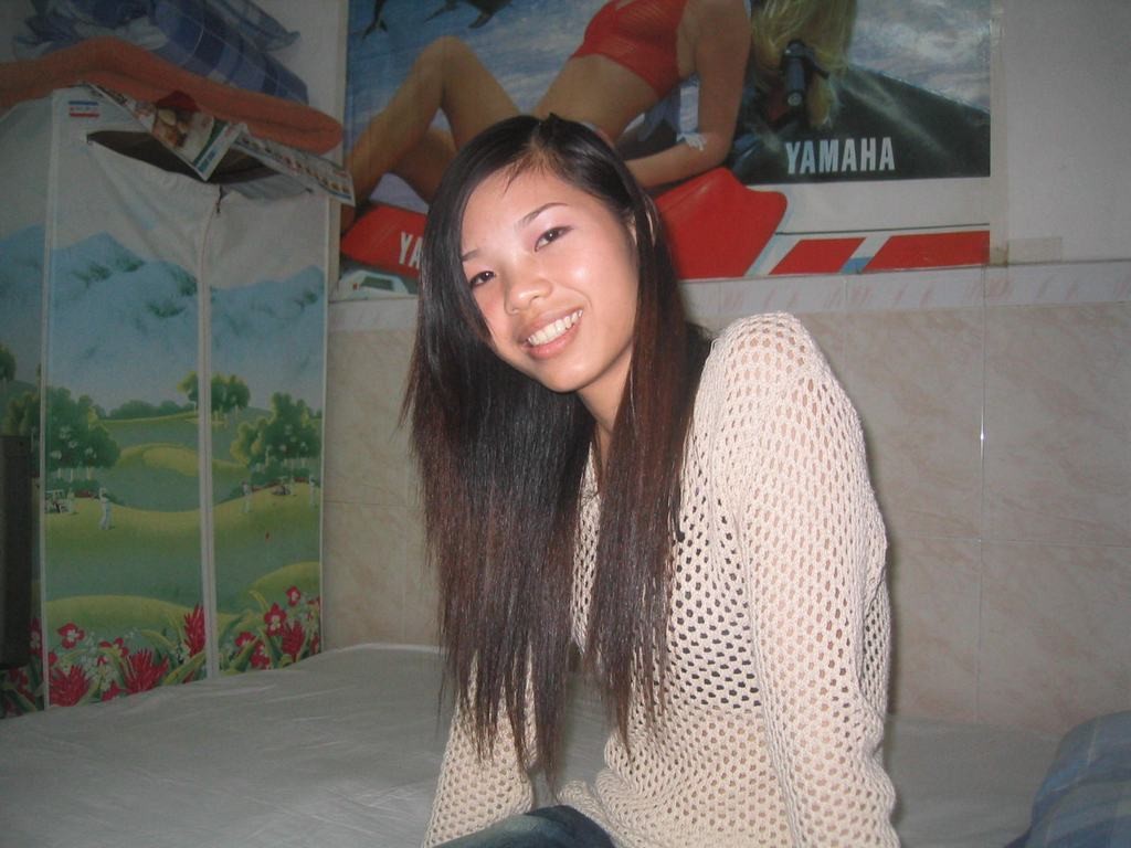 Asian teen gf mit haarigen twat saugt und reitet Hahn
 #69944001