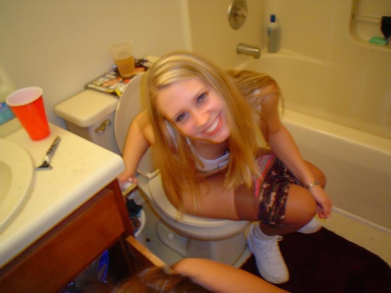 Amateur teen girls peeing #78695965