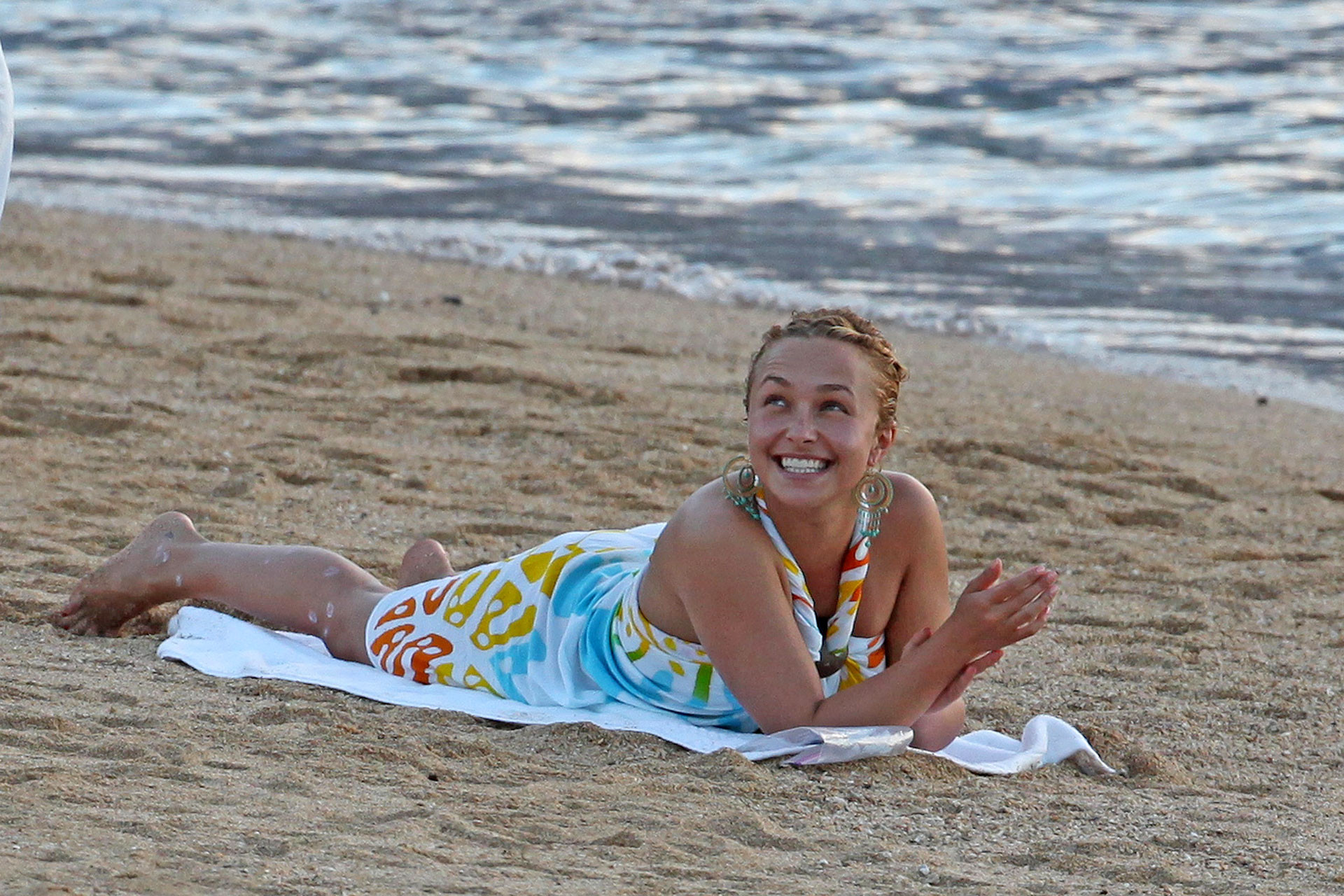 Hayden Panettiere lying on the beach and showing sexy ass in bikini #75321018