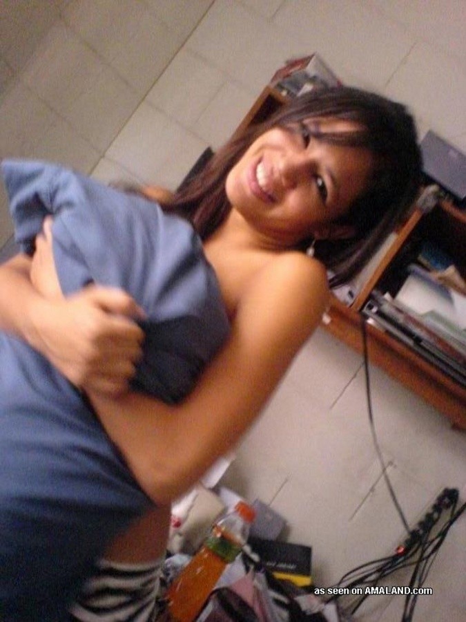 Compilation of a wild Spanish babe spreading for the cam #67629707