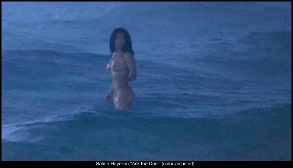 La belle actrice latine Salma Hayek se baignant à poil la nuit.
 #75348273