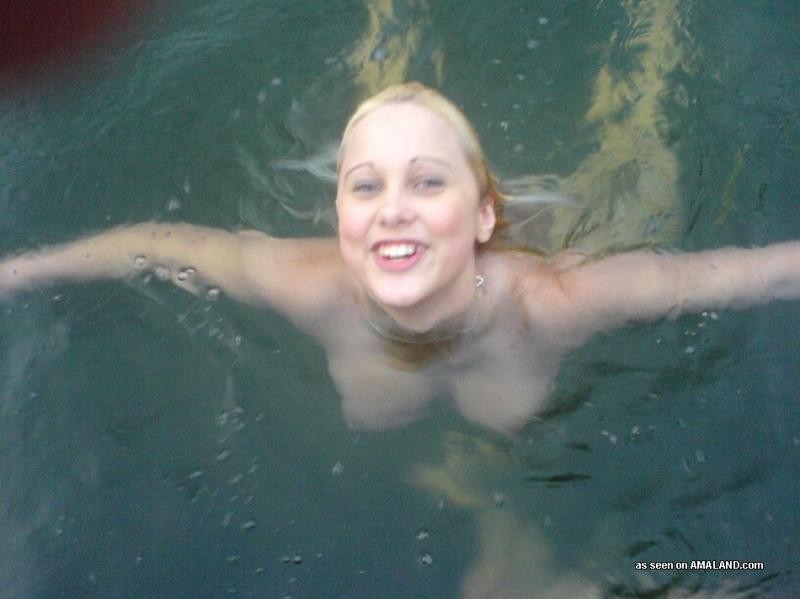 Kinky wilde geile schwedische lesbische Teens skinny-dipping
 #68248565