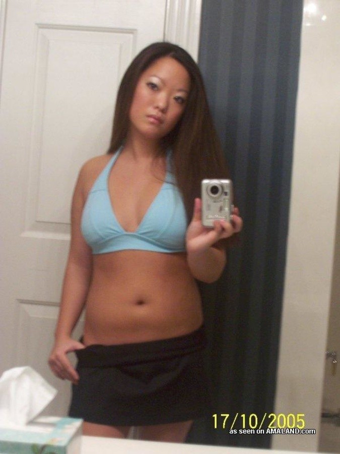 Auswahl von asiatischen Freundinnen, die sexy für ihre Kumpels posieren
 #67588728