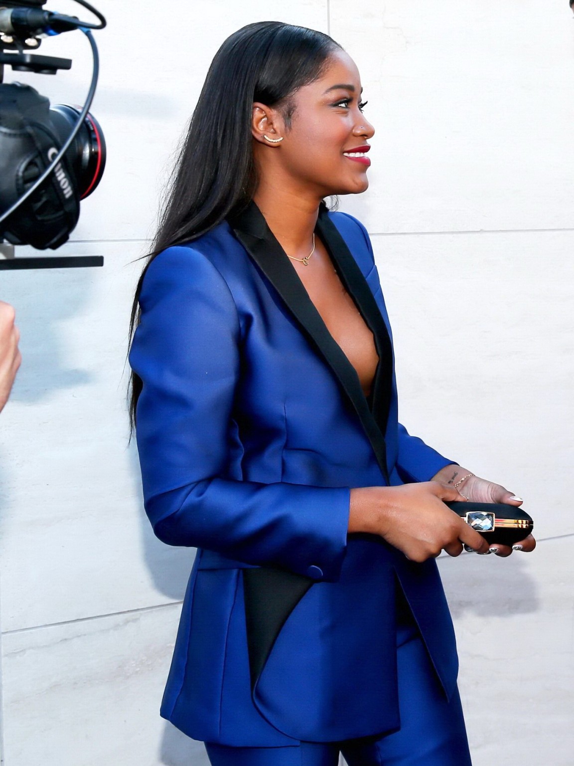 Keke palmer braless trägt eine weit geöffnete Jacke bei debra lees bet awards predinne
 #75192527