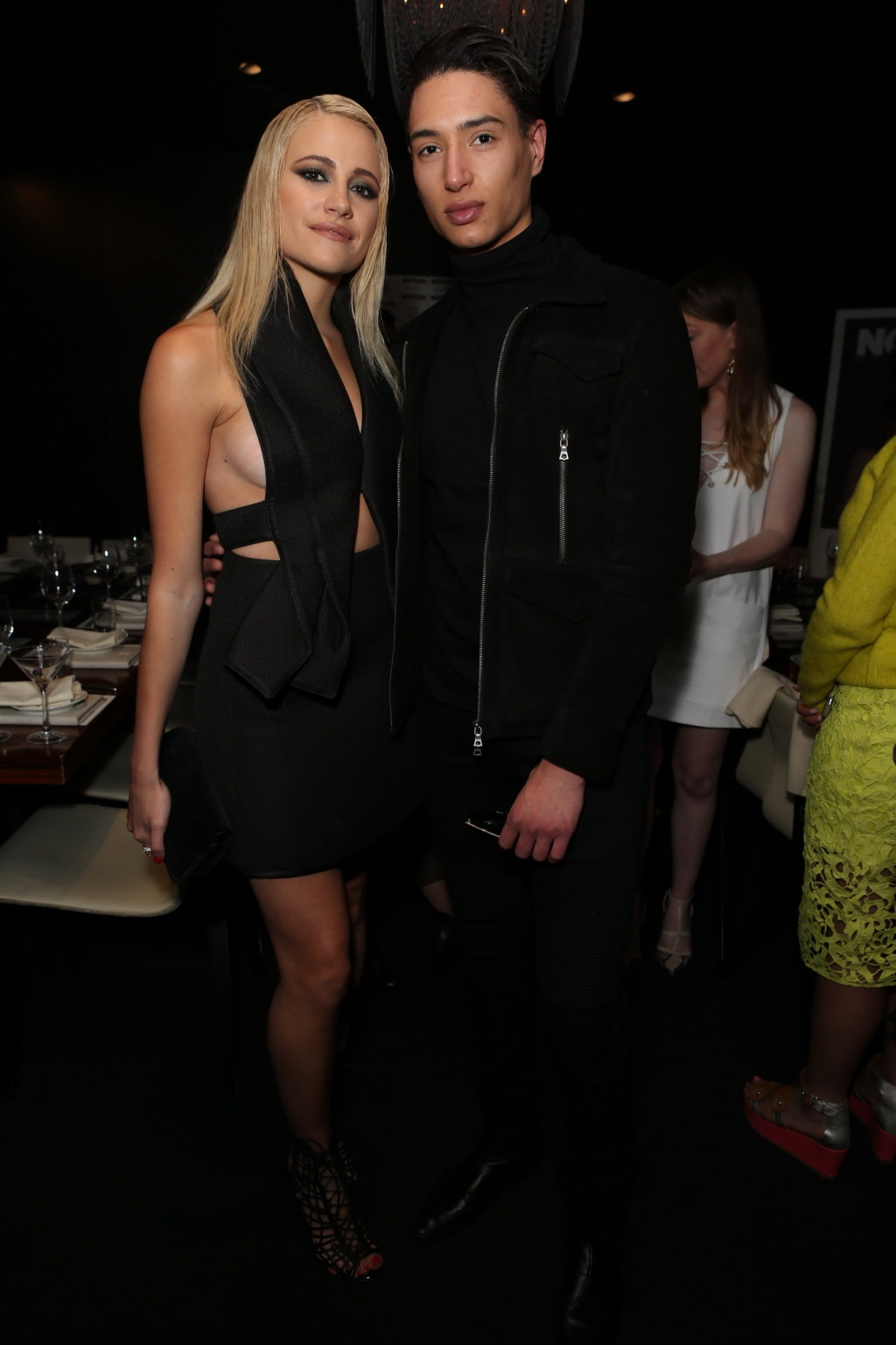 Pixie lott zeigt nackten Sideboob braless in schwarzem Minikleid bei notion magazine ist
 #75166324