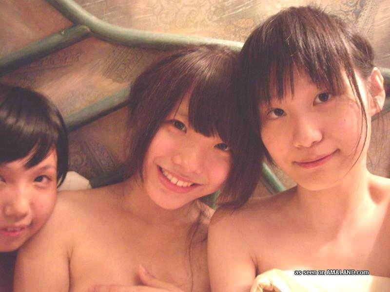 Asiatische Freundinnen in lesbischer Orgie
 #67399267