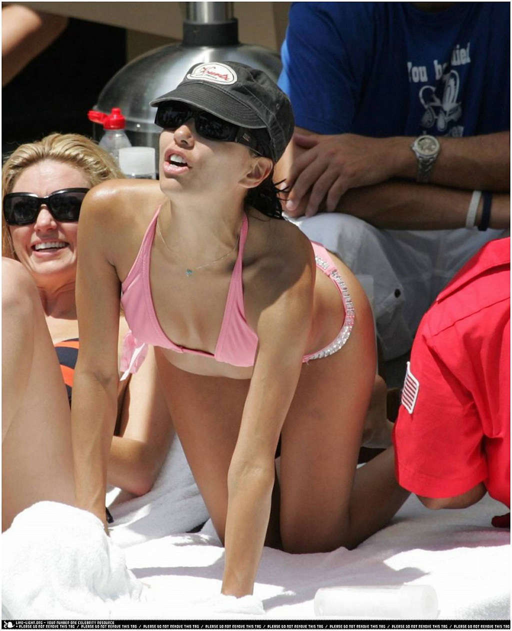 Eva Longoria in posa e mostrando il suo culo sexy e bel corpo
 #75367654