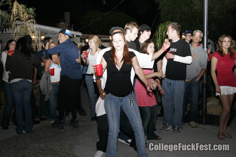 Sexy pupa bionda che scopa alla festa del college
 #73804106