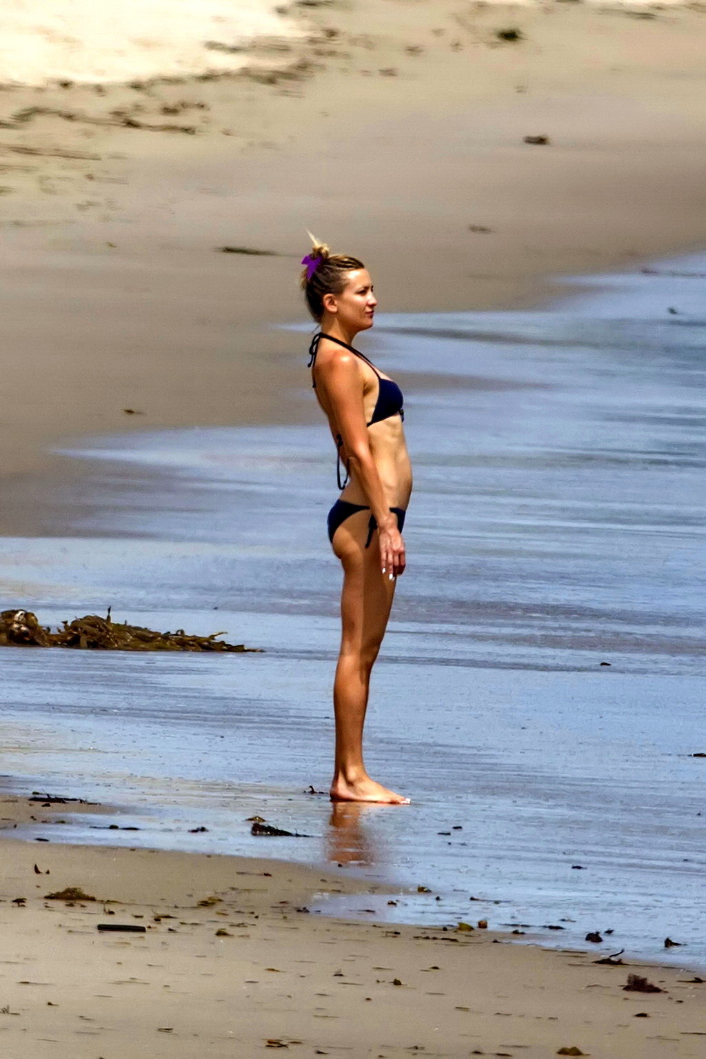 Kate Hudson Showing Off Her Bikini Body On A Beach In Malibu