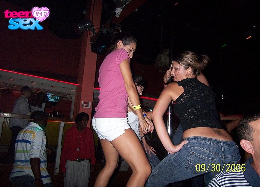 Explorando el agujero del coño de mi novia con los dedos
 #68114552