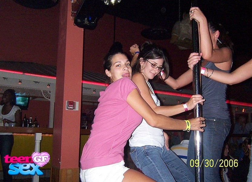 Explorando el agujero del coño de mi novia con los dedos
 #68114558