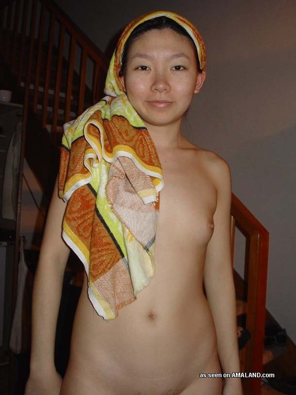 ¡Nena asiática manejando un pene duro!
 #69864592