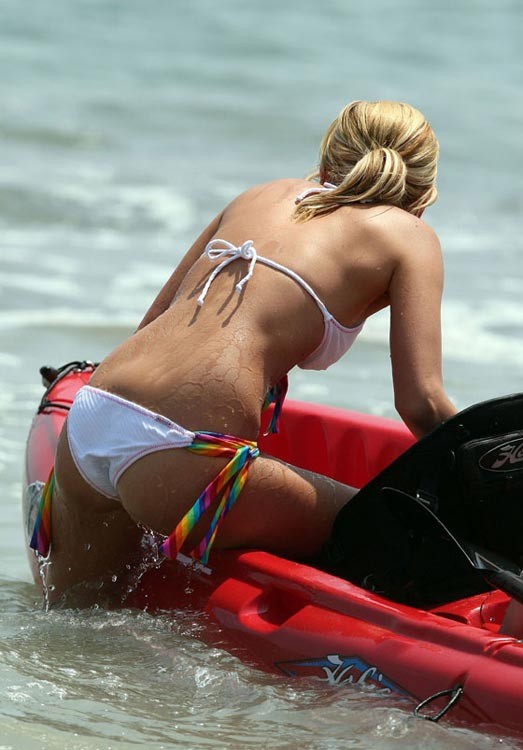 Ashley tisdale cul sexy en bikini trempé
 #75373875
