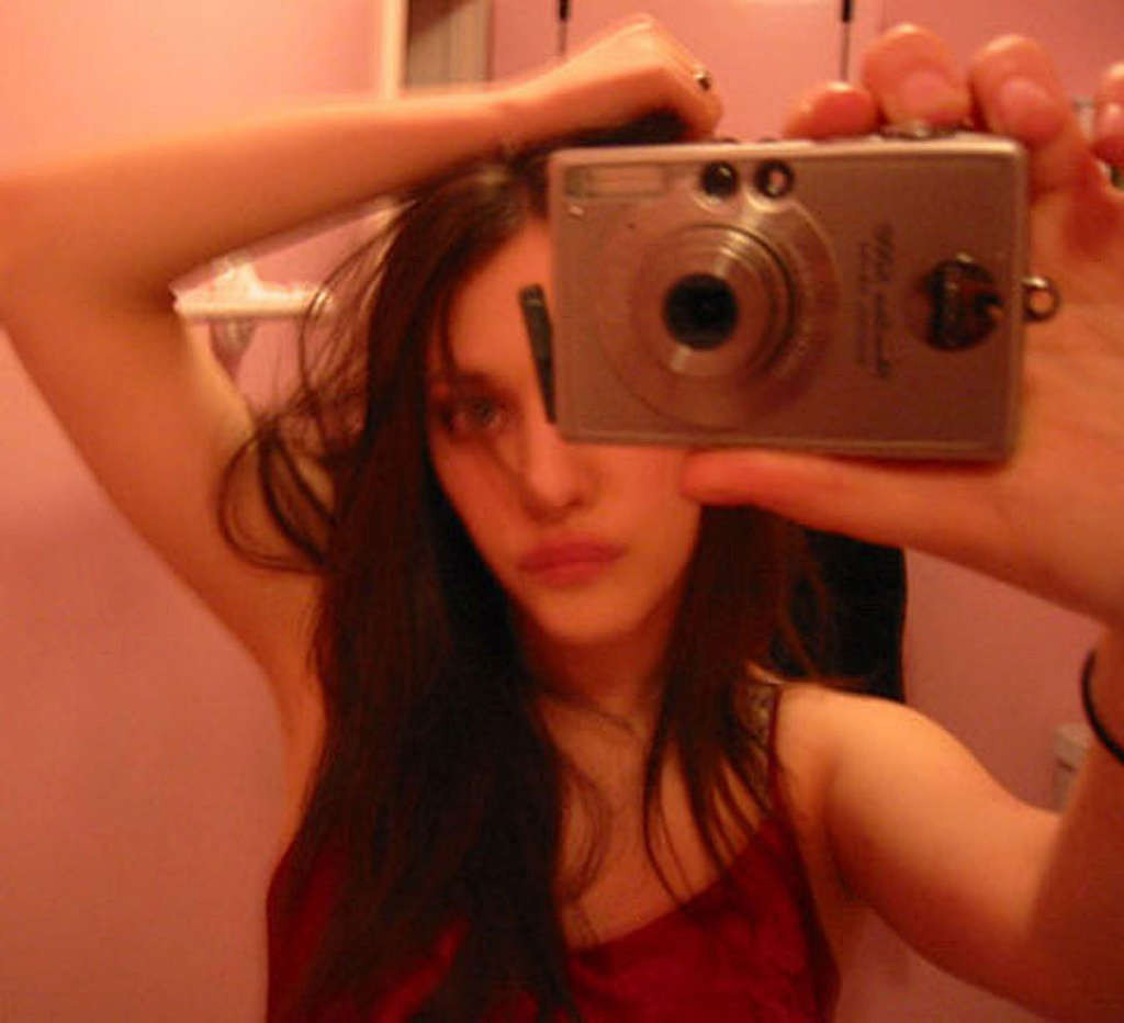Kat dennings mostrando su sexy cuerpo desnudo y sus enormes tetas en sus fotos privadas
 #75327841