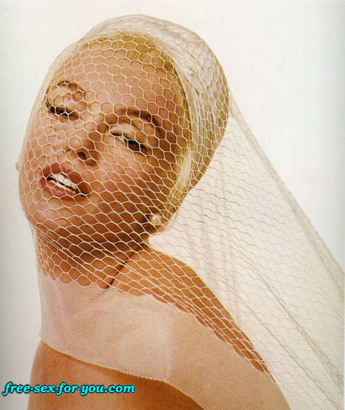Marilyn monroe zeigt ihre schönen Titten in see thru und posiert nackt
 #75422513