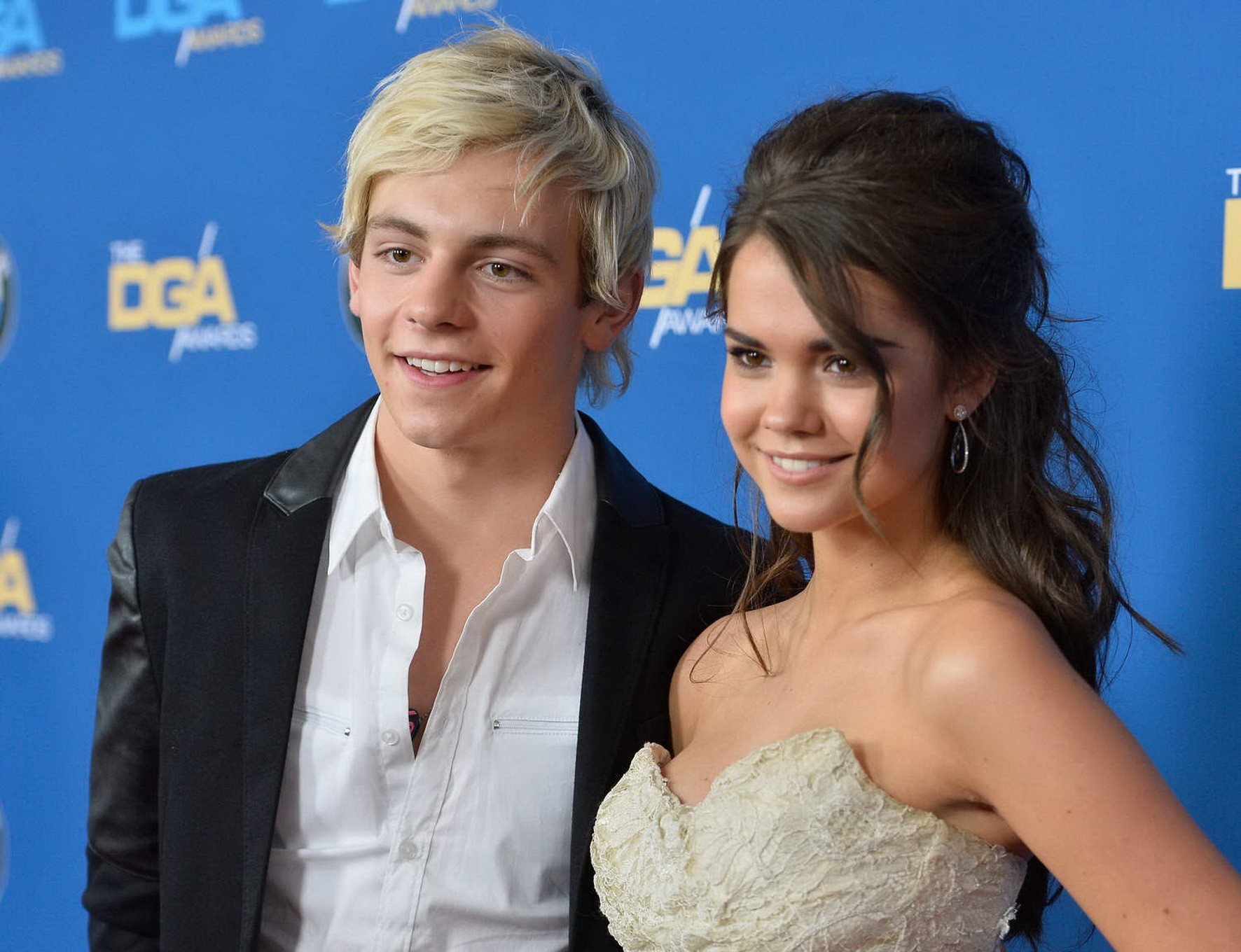 Maia mitchell vollbusig in einem weißen schlauchkleid bei der 66th annual directors guild of amer
 #75184223