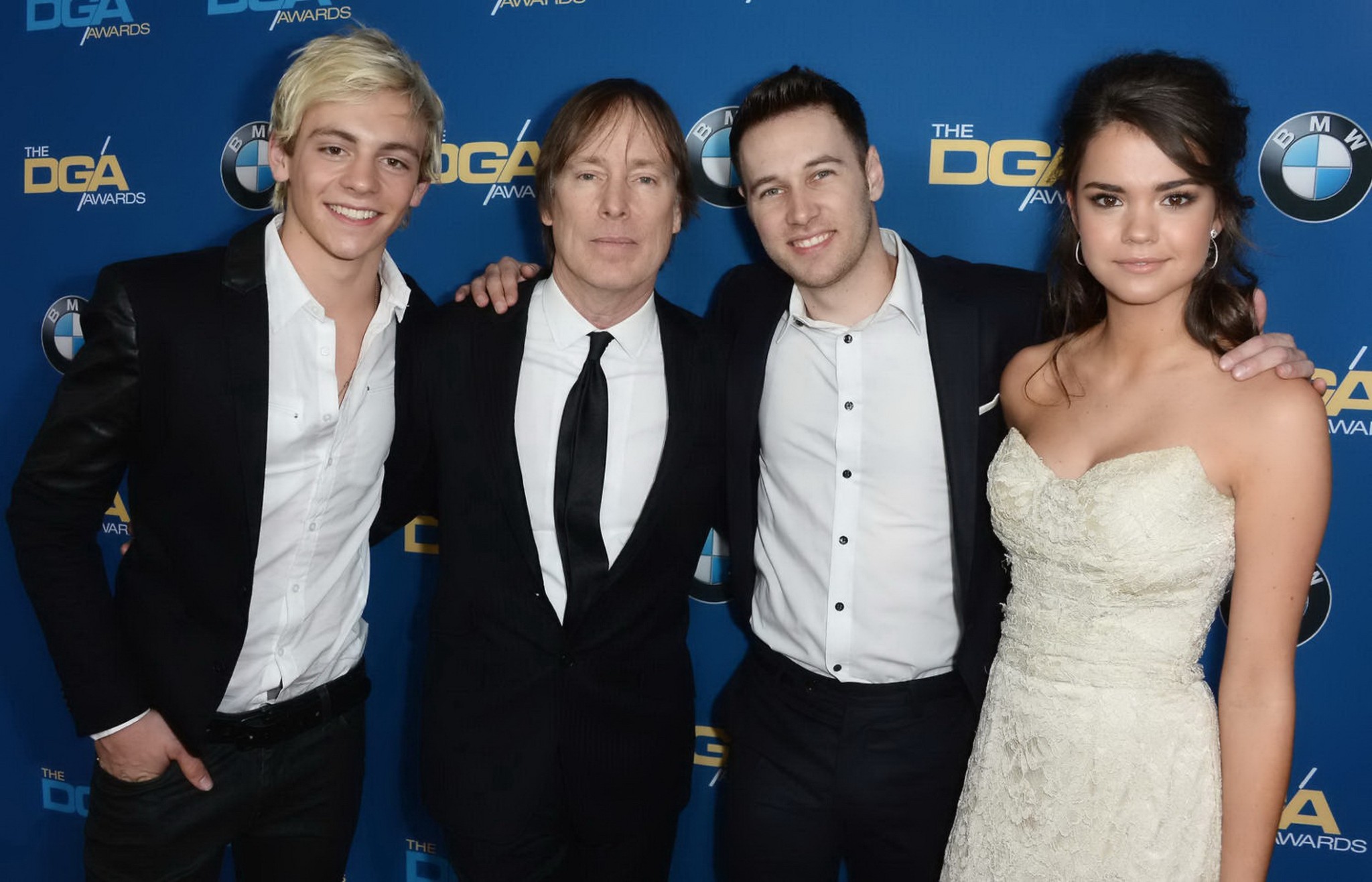 Maia mitchell vollbusig in einem weißen schlauchkleid bei der 66th annual directors guild of amer
 #75184252