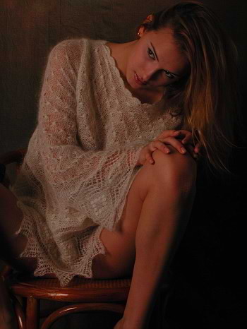 Rubia desnudándose y abriéndose
 #74100941