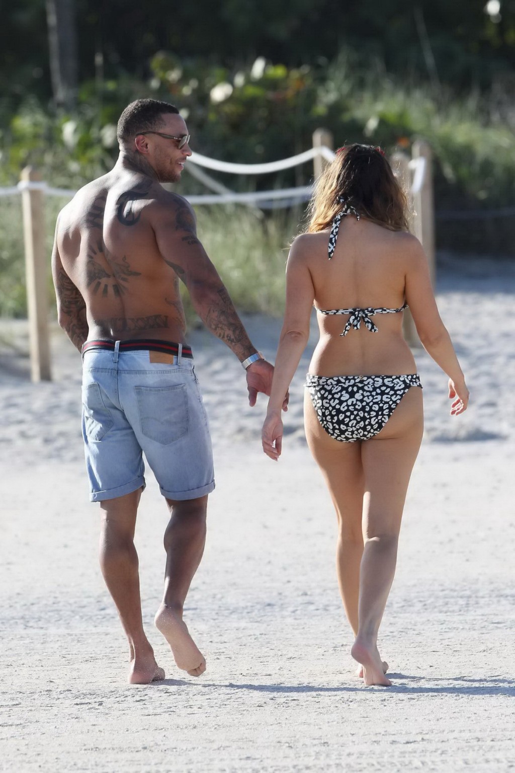 Kelly Brook showing off her curvy bikini body at the beach in Miami #75205547