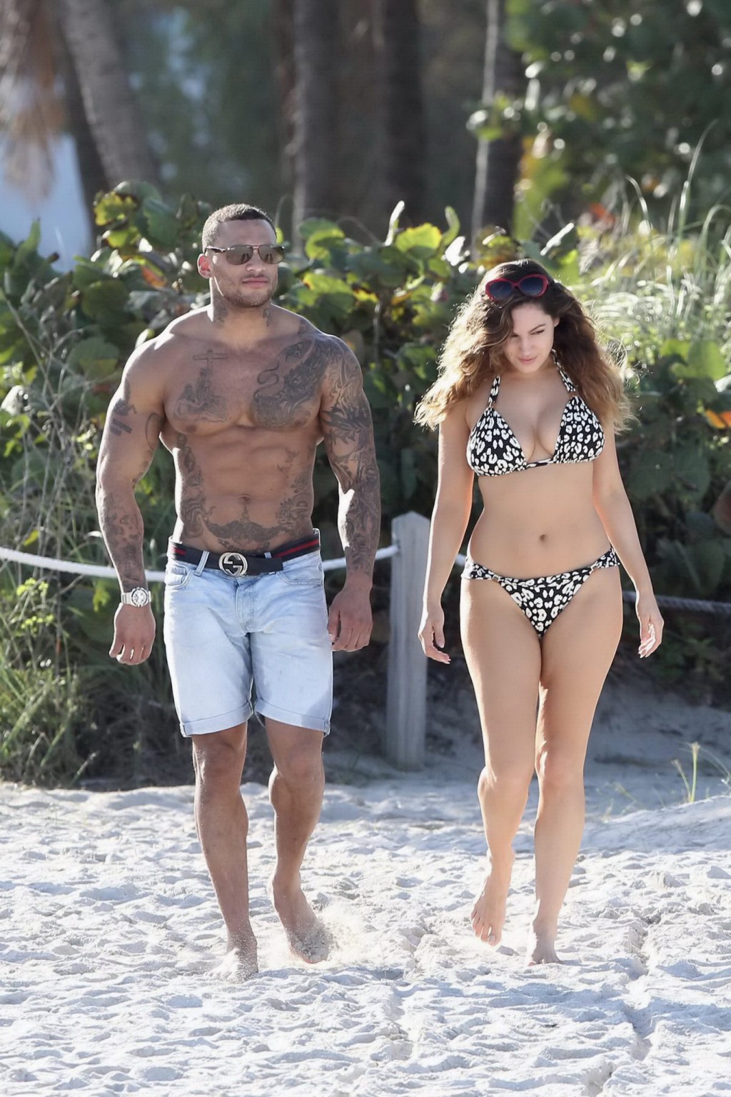 Kelly Brook exhibe son corps en bikini à la plage de Miami.
 #75205554
