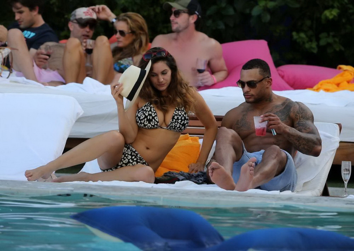 Kelly Brook exhibe son corps en bikini à la plage de Miami.
 #75205607