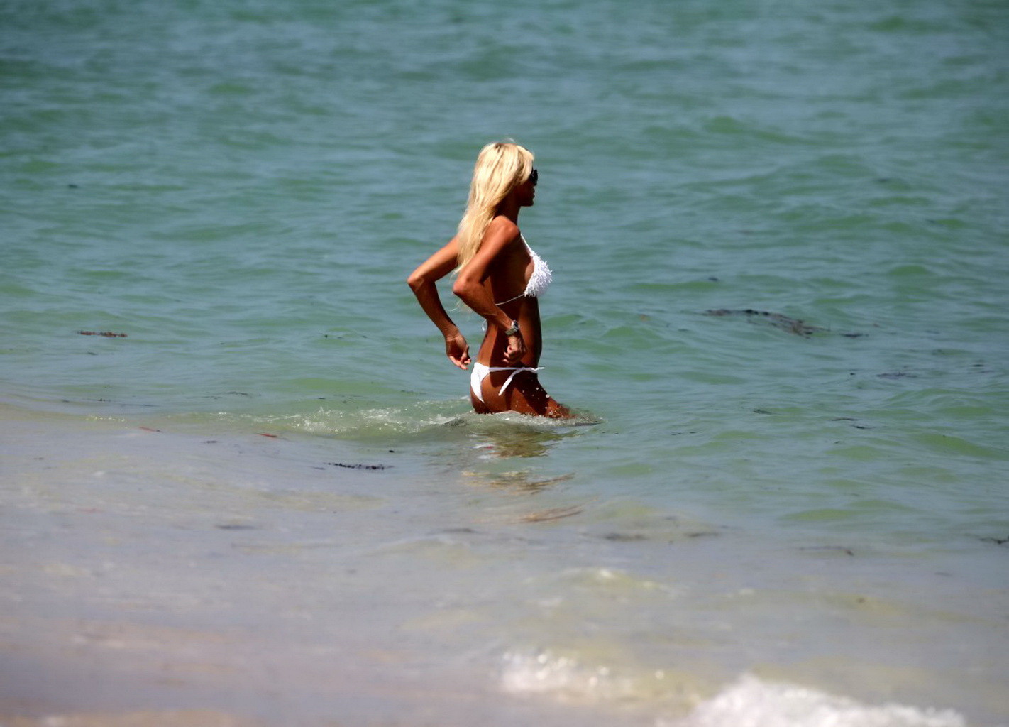 Busty Victoria Silvstedt wearing bikini on a beach in Miami #75219377