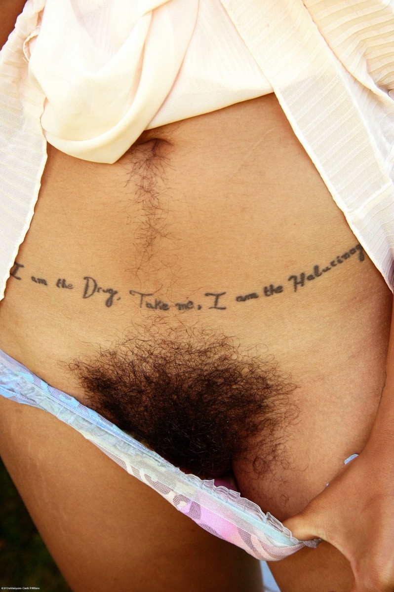 Rhys Adams, amateur indien exotique aux gros seins, étalant sa chatte poilue
 #67940152