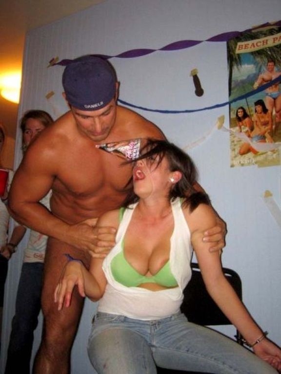 Bilder von Hotties, die zu betrunken sind, um sich zu kümmern
 #76397968