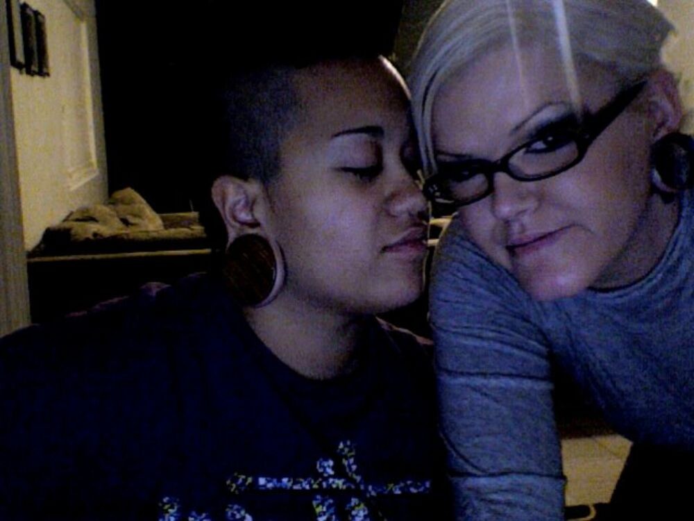 Lesbische Teenie-Freundinnen lecken und küssen Seite 20
 #67900473