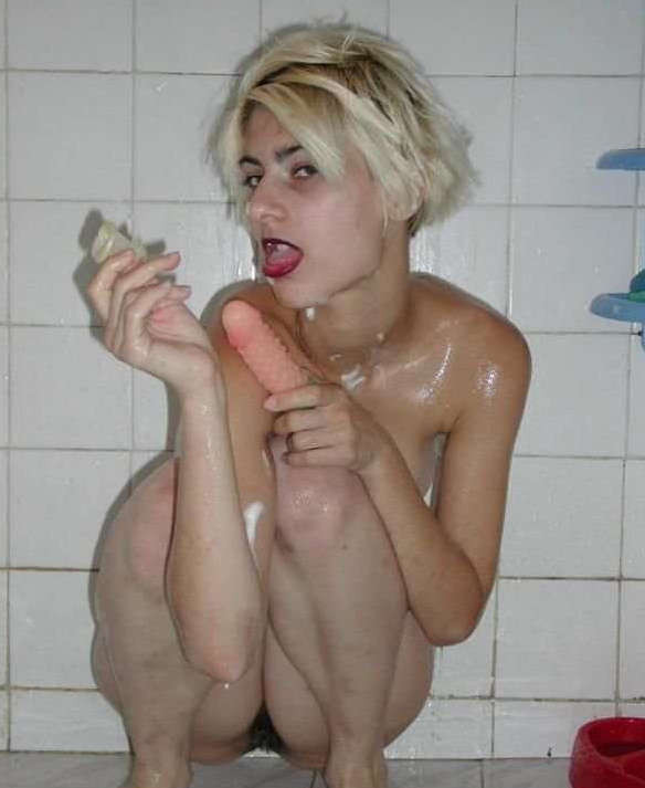 Immagini di una ragazza emo che gioca con se stessa in bagno
 #75785206