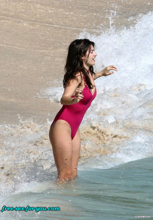 Penelope Cruz showing her nice tits and posing sexy in bikini #75420069