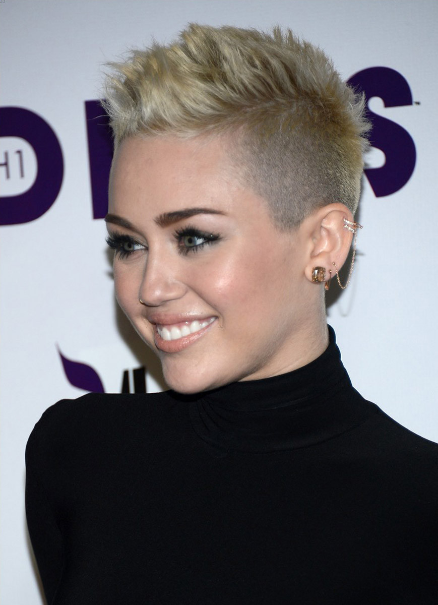 Miley Cyrus looks sexy in black dress #75245990