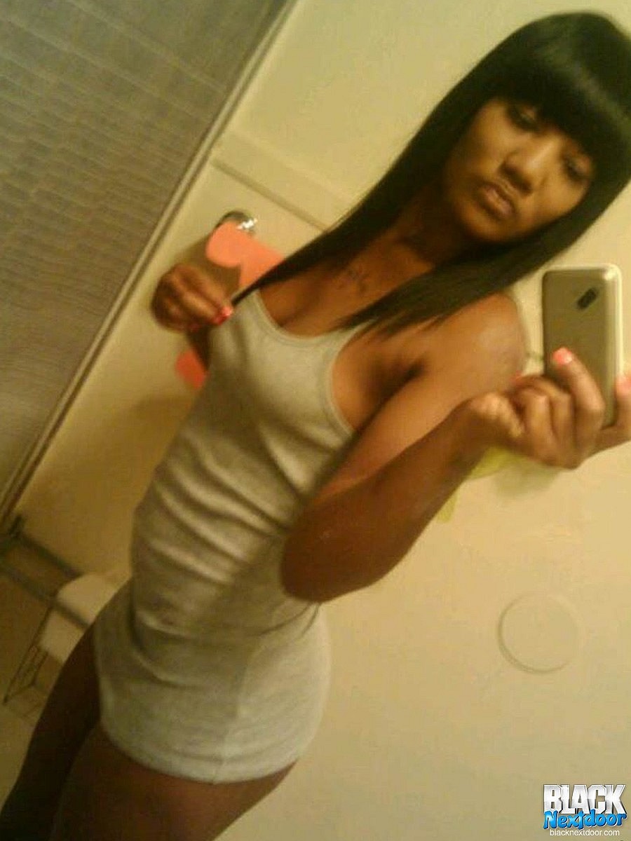 Labios gordos hottie toma selfies espejo travieso
 #67150022