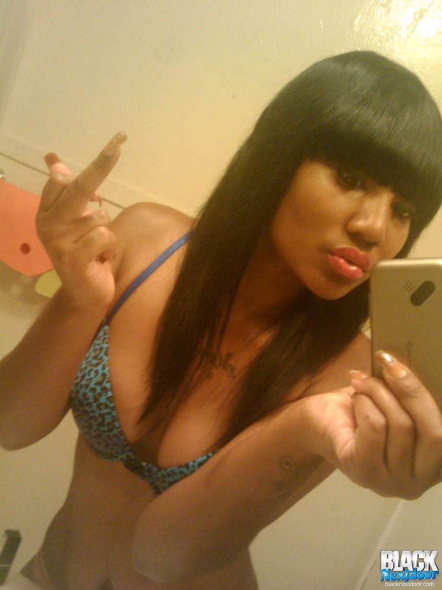 Labios gordos hottie toma selfies espejo travieso
 #67150086