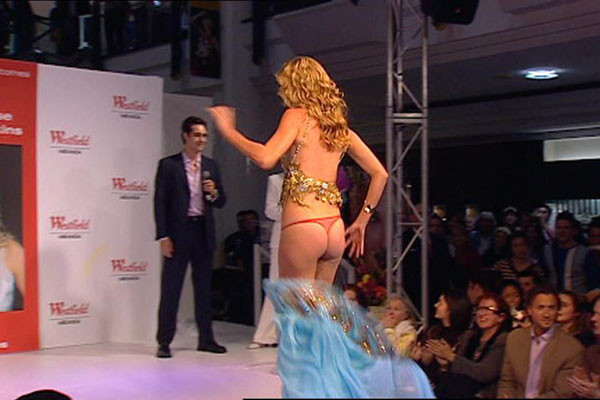 Jennifer Hawkins wardrobe malfuntion ass flash on the catwalk #73156438